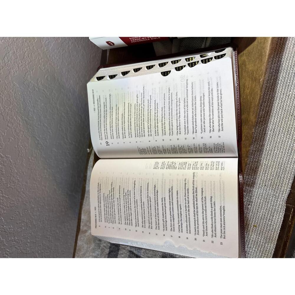 NKJV Single-Column Verse-by-Verse Reference Bible Brown Leathersoft - Picture 5 of 6